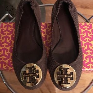 Suede flat /gold ornament